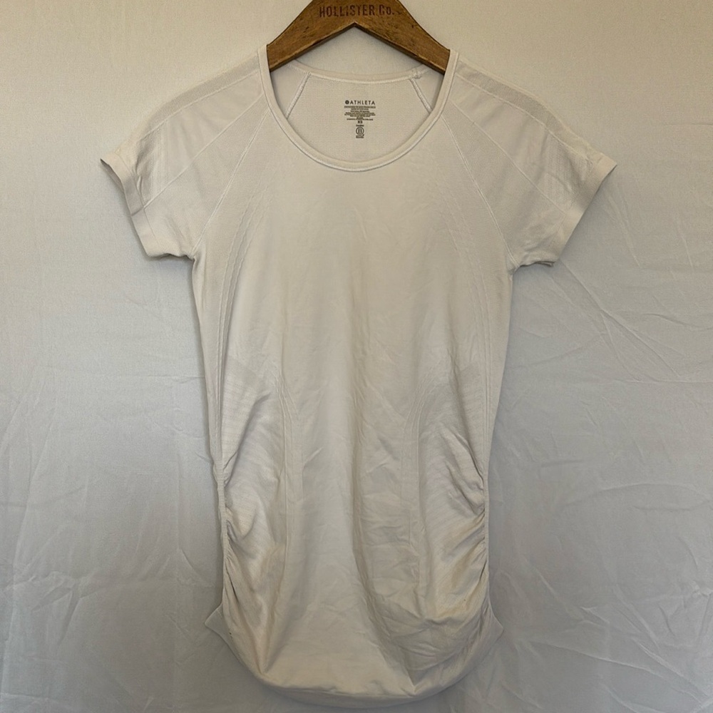 Athleta tee